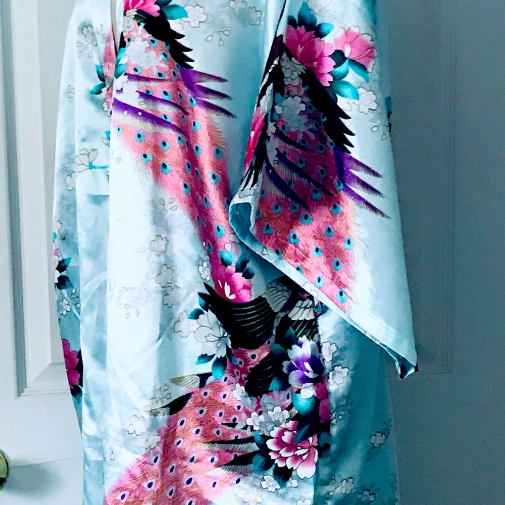 Kimono (Robe) - Picture 2 of 4